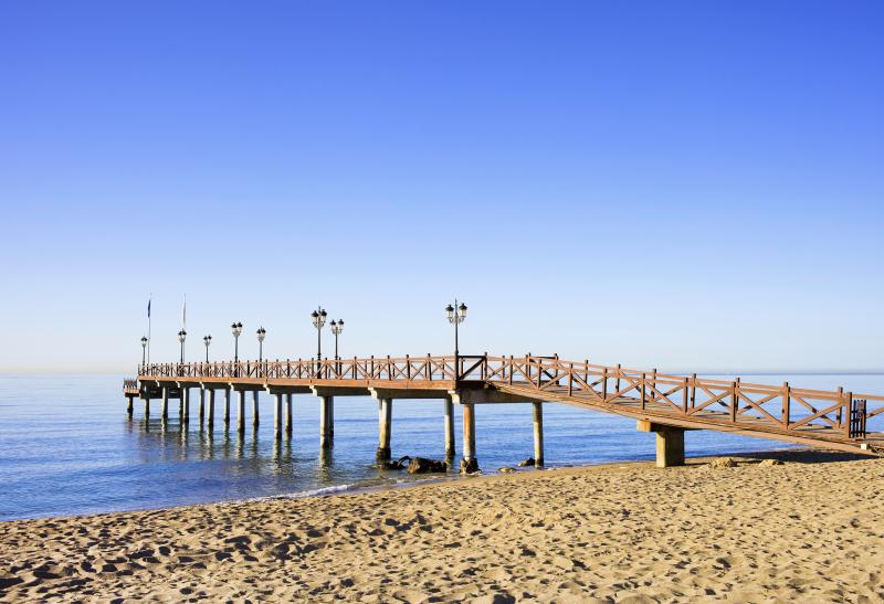 Jetée sur la plage de Marbella - Espagne